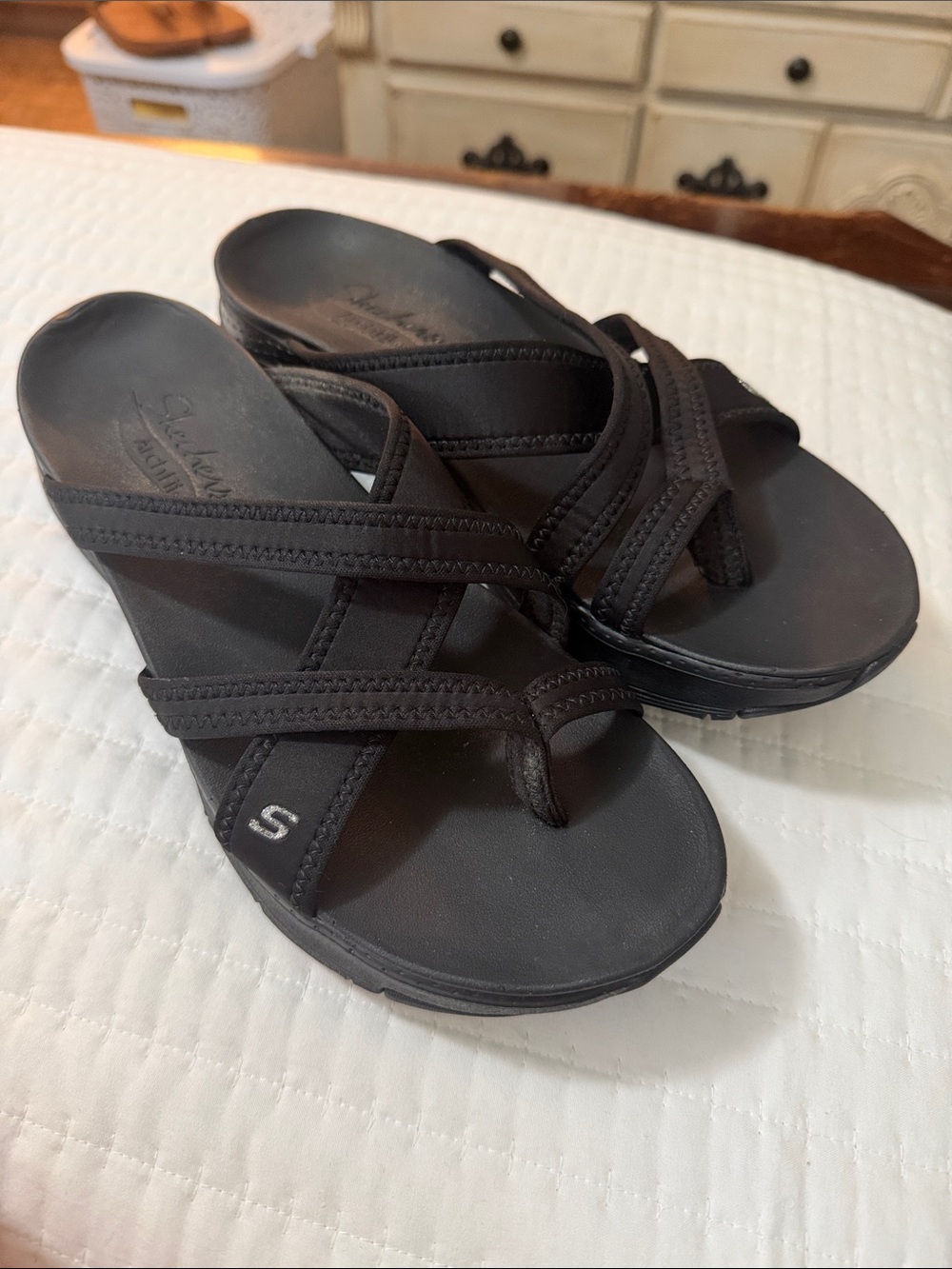 Women’s sketchers sandals size 10